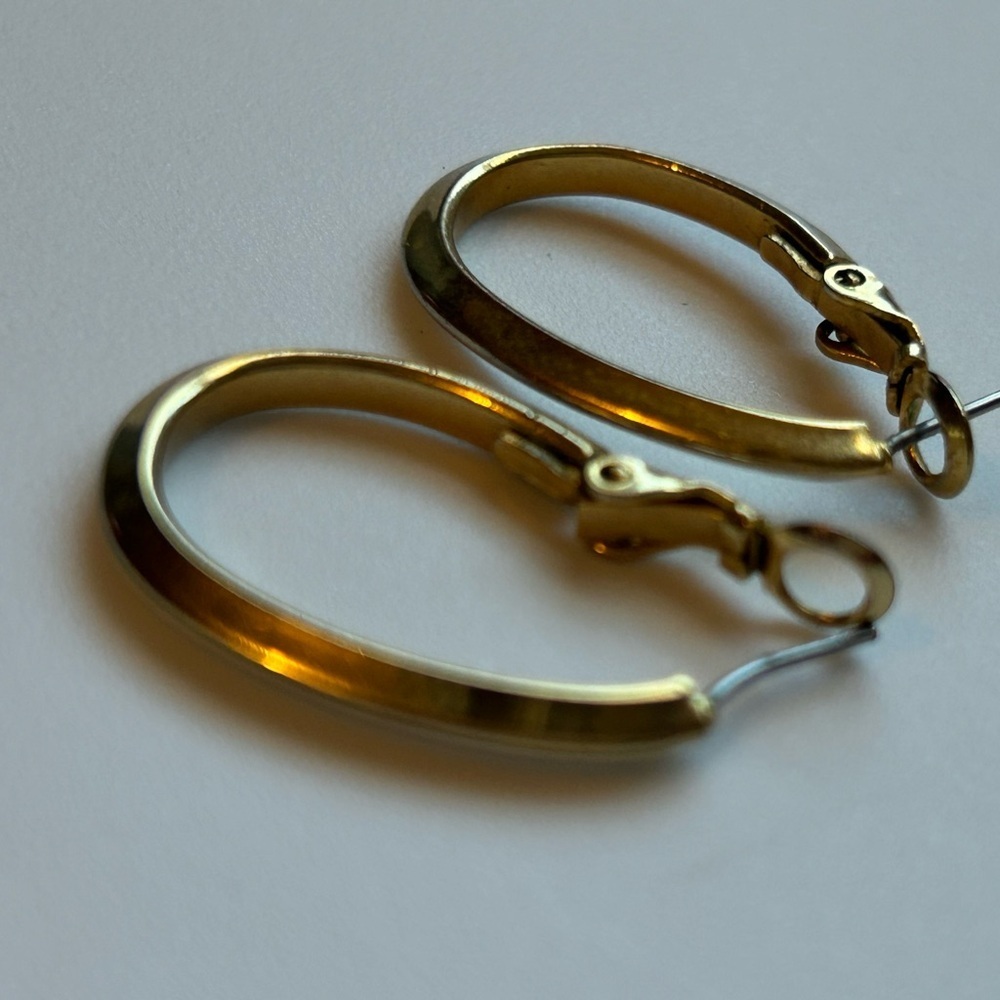 Vintage Gold Tone Oval Hoop Earrings Classic Vintage Hoops Gold Hoops Minimalist - Picture 8 of 13